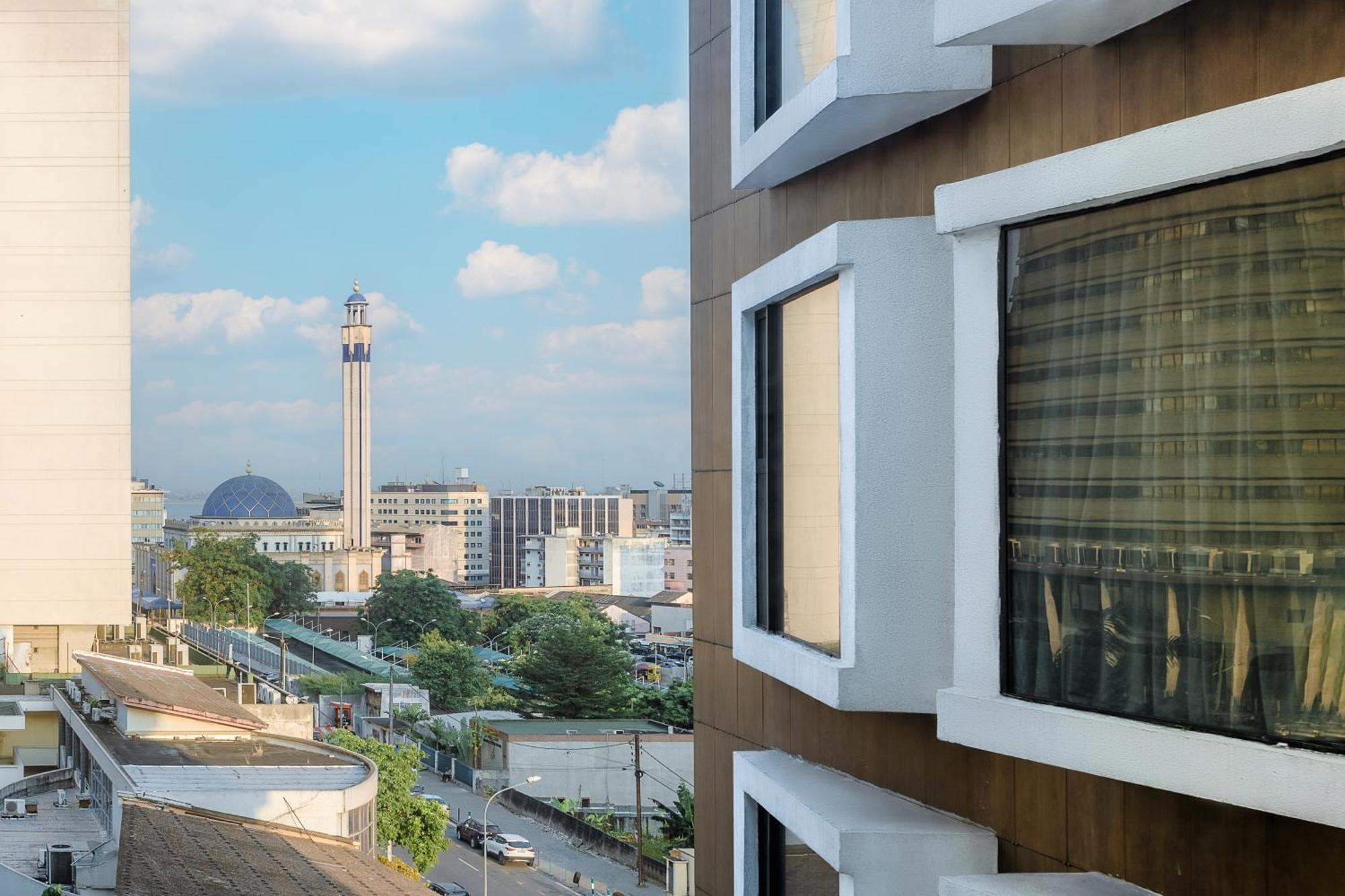 Seen Hotel Abidjan Plateau Exterior photo